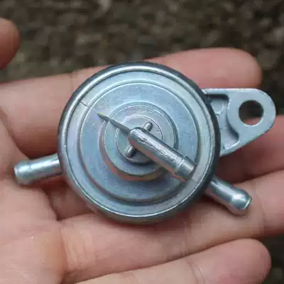 Pedal booster locomotive Lingying Qiaoge Ghost Fire Fuxi Xunying Three-way Vacuum Oil Switch Fuel Tank Control Valve