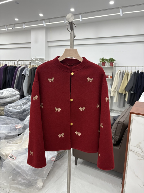 Sheep Wool Coat, Size S/M, Bust 114.118, Length 57.58 Sheep Wool Coat, Size S/M, Bust 114.118, Length 57.58