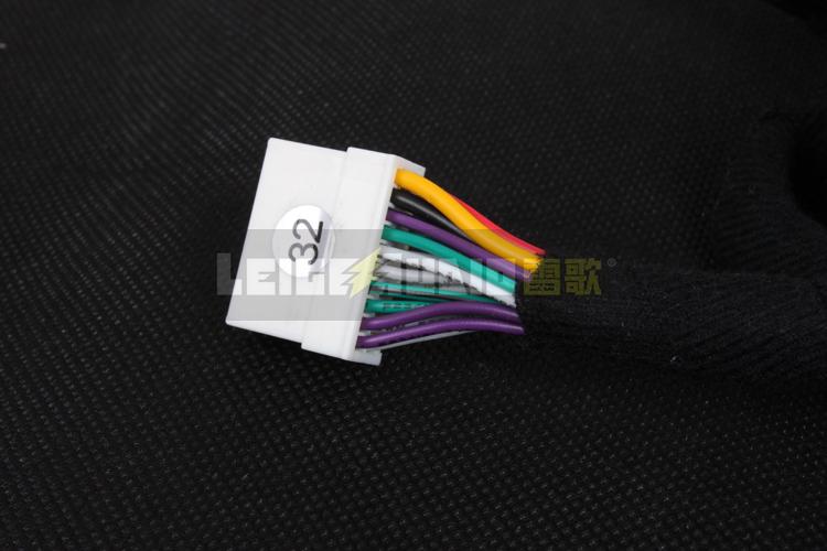 Bộ khuếch đại công suất xe DSP đã được sửa đổi của Mercedes-Benz sê-ri 32 dây khai thác không dây đôi không dây cắm đồng nhóm dài 1,5 mét đồng nguyên chất - Âm thanh xe hơi / Xe điện tử loa xe hơi