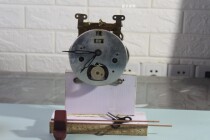 Transferring a set of Sanwu brand full-calendar mechanical table clock movement produced in 1961 with normal travel time and bells.
