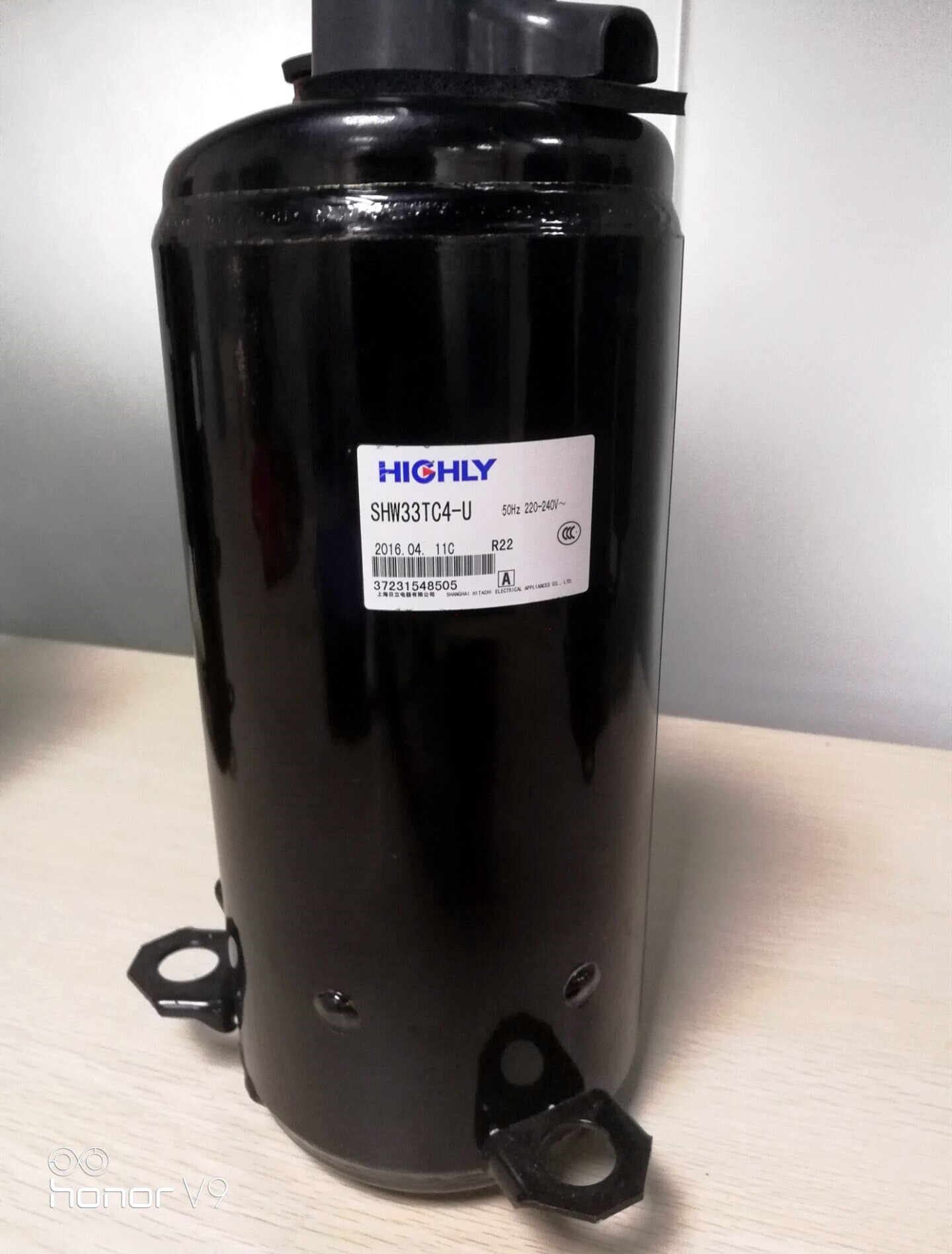 SHW33TC4-U is suitable for Hitachi air conditioner 2 hp high foot compressor SHW33TC4-S1