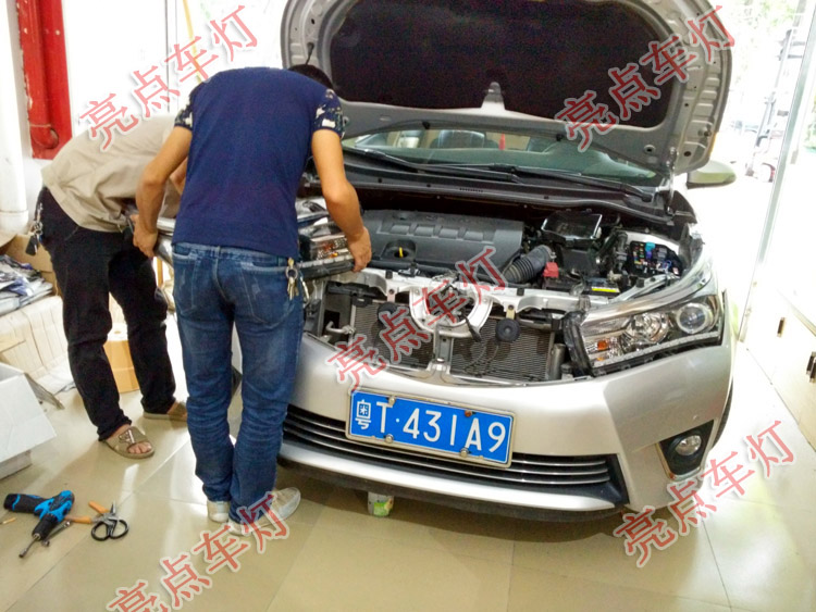 Xe máy thể thao sửa đổi 2,5 inch 3 inch 4 inch Q5 xenon đèn đôi ống kính thiên thần quỷ mắt cá mắt đèn đèn pha xe máy nhỏ