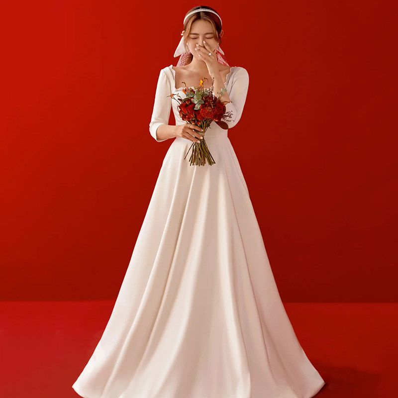 French wedding dress 2023 new bride greeted the dress with long sleeved satin out the gauze arm
