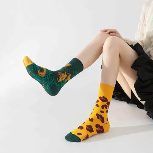 Асимметричные милые носки, японские мультяшные гольфы для влюбленных, средней длины