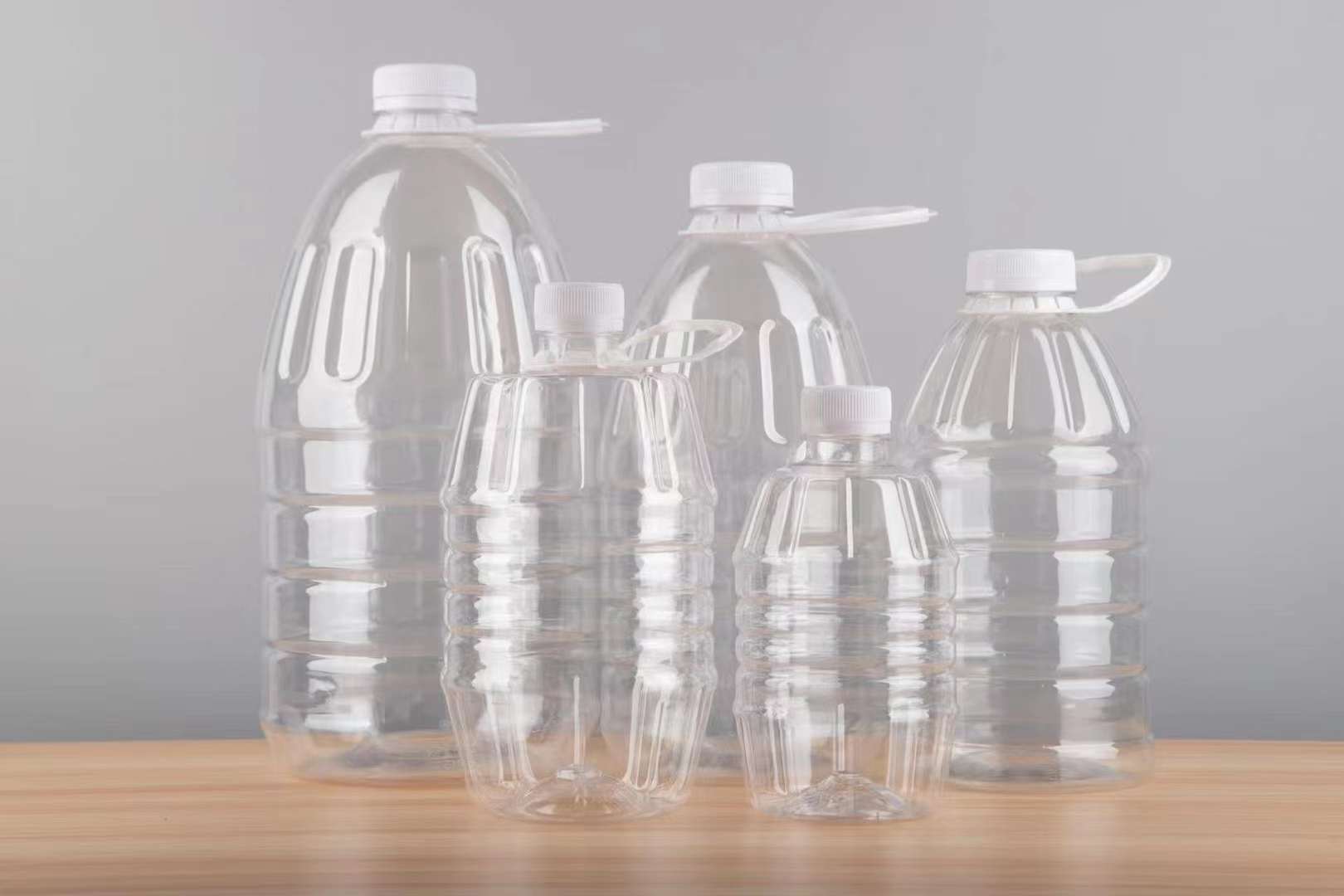 Half a catty to five catties of thread cap transparent plastic jug wine barrel wine bottle completely sealed PET material factory direct