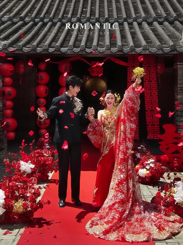 New Chinese-Style Wedding Dress with Heavy Embroidery, Long Train, Strapless Design, Studio-Themed Photo Shoot Dress