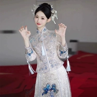 Голубая новая девушка