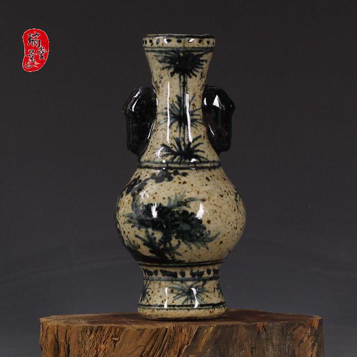 Jingdezhen antique porcelain Yuan Qinghua Flower Elephant Ear Bottle Antique Ancient Play Antique Porcelain Collection Full Handmade Pendulum