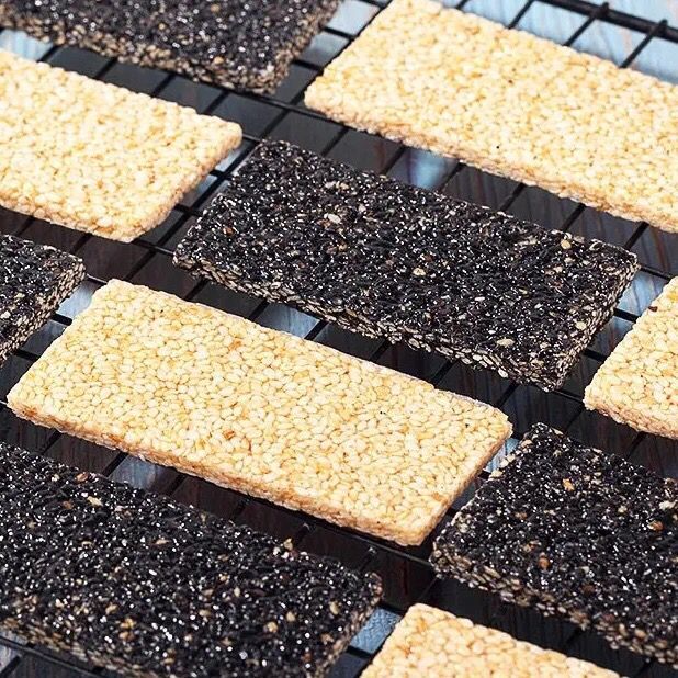 250g Sesame Crisp is slightly sweeter and super tasty.