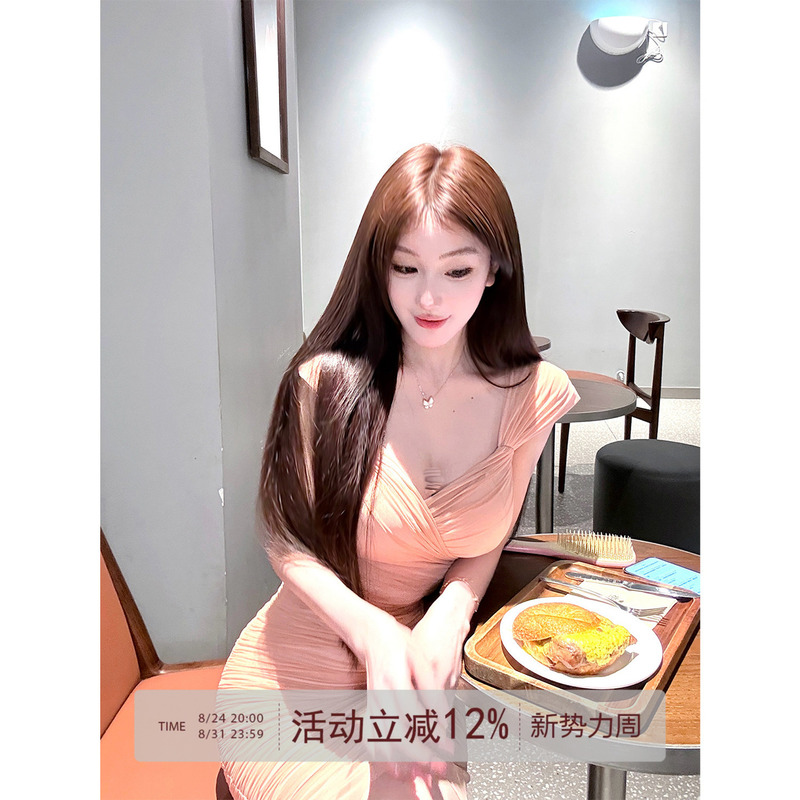 Ww Original Design, the Dress with a Soft Pleated Floral Pattern, Is Slimming, Elegant, and Has a Fitted Waist, with a French Light Luxury and Niche Design