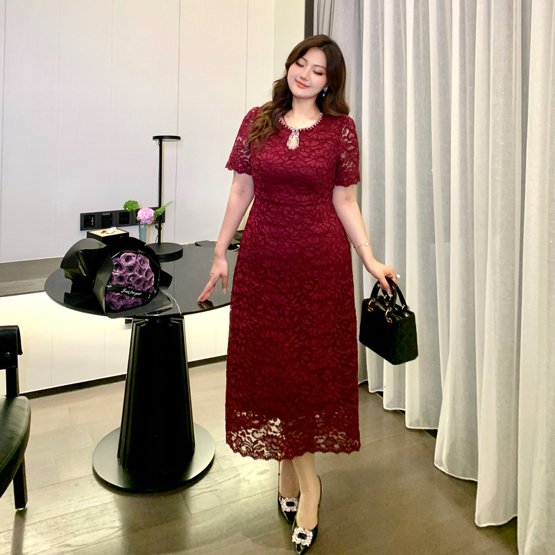 Glec Plus-Size Elegant Outfit, Light Luxury Water-Soluble Lace Burgundy Dress, Socialite Style, Waist-Cinching and Slimming Glec Plus-Size Elegant Outfit, Light Luxury Water-Soluble Lace Burgundy Dress, Socialite Style, Waist-Cinching and Slimming