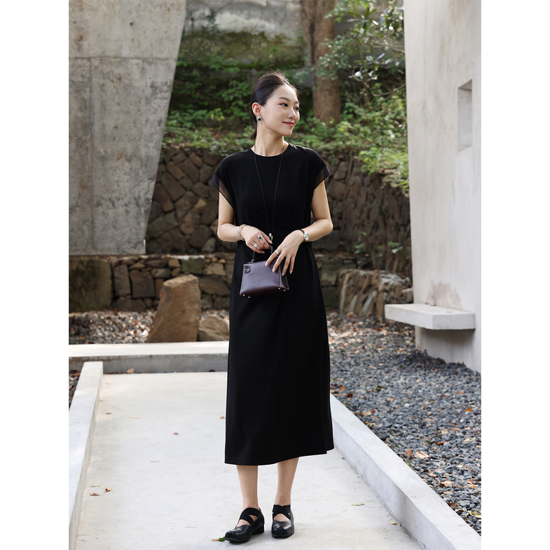 Zhou Zhou Summer Fashion Black Loose-Fitting Waist-Cinching Patchwork Slimming 2026 New French-Style Elegant Mid-Length Dress