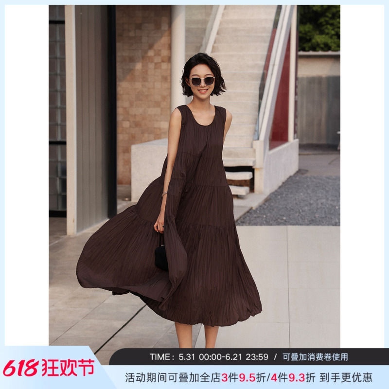 Zhou Zhou Lao Qian Style Pleated Sleeveless Dress 2026 Summer New Vintage Slimming Elegant Tank Dress Long Dress for Women