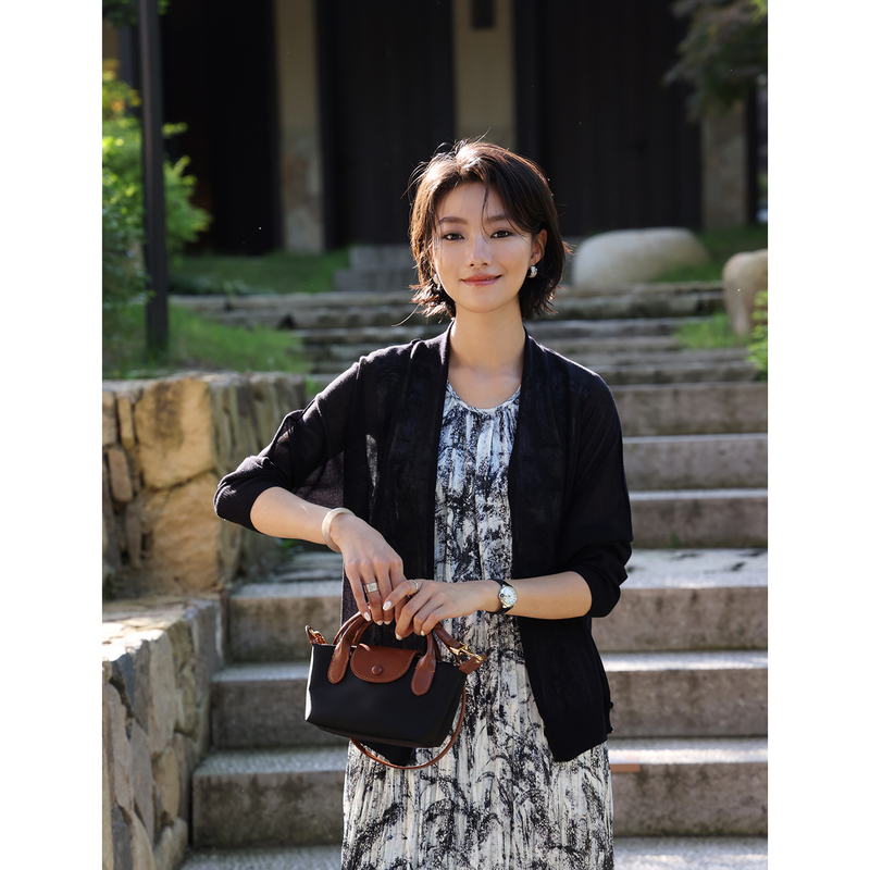 Zhou Zhou's Lazy Old Money Style Overlapping V-Neck Knitted Cardigan, 2026 Summer New Slimming Long-Sleeve Sun Protection Jacket for Women Zhou Zhou's Lazy Old Money Style Overlapping V-Neck Knitted Cardigan, 2026 Summer New Slimming Long-Sleeve Sun Protection Jacket for Women