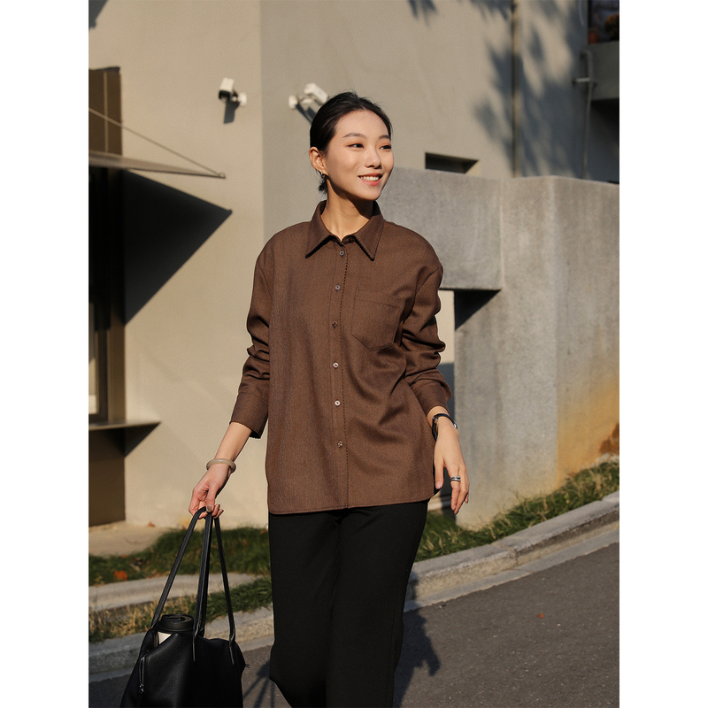 Zhou Zhou Brown Vintage Simple Casual Long Sleeve Shirt 2026 Autumn New Loose Commuter Versatile Shirt for Women Zhou Zhou Brown Vintage Simple Casual Long Sleeve Shirt 2026 Autumn New Loose Commuter Versatile Shirt for Women