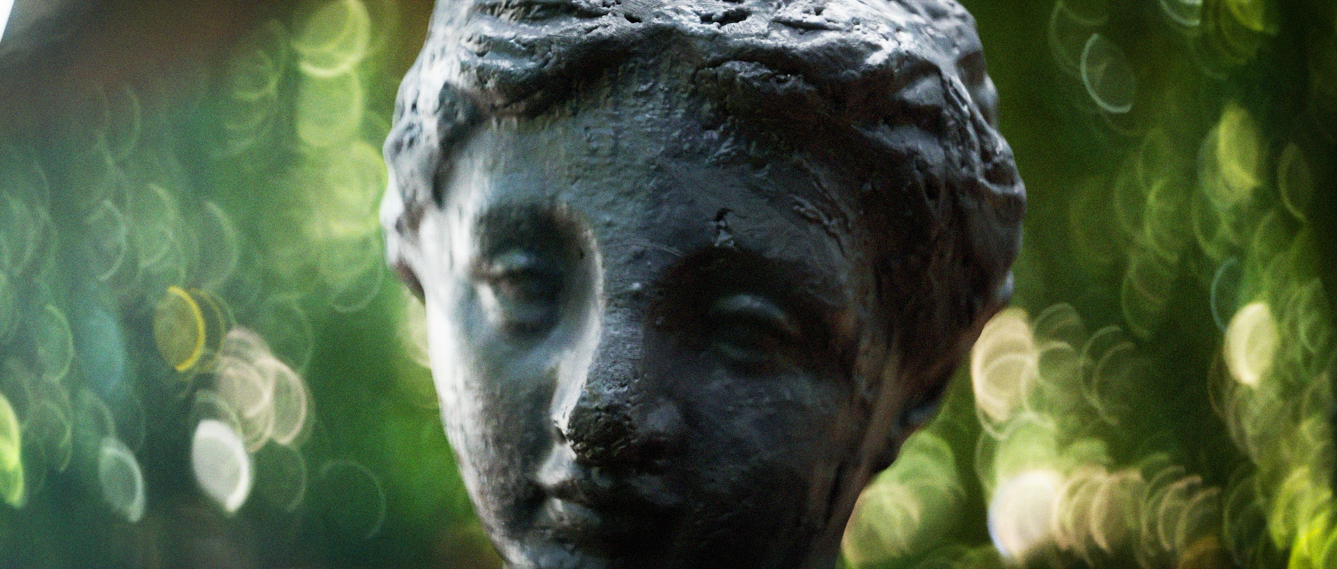 pro lens demo statue.png