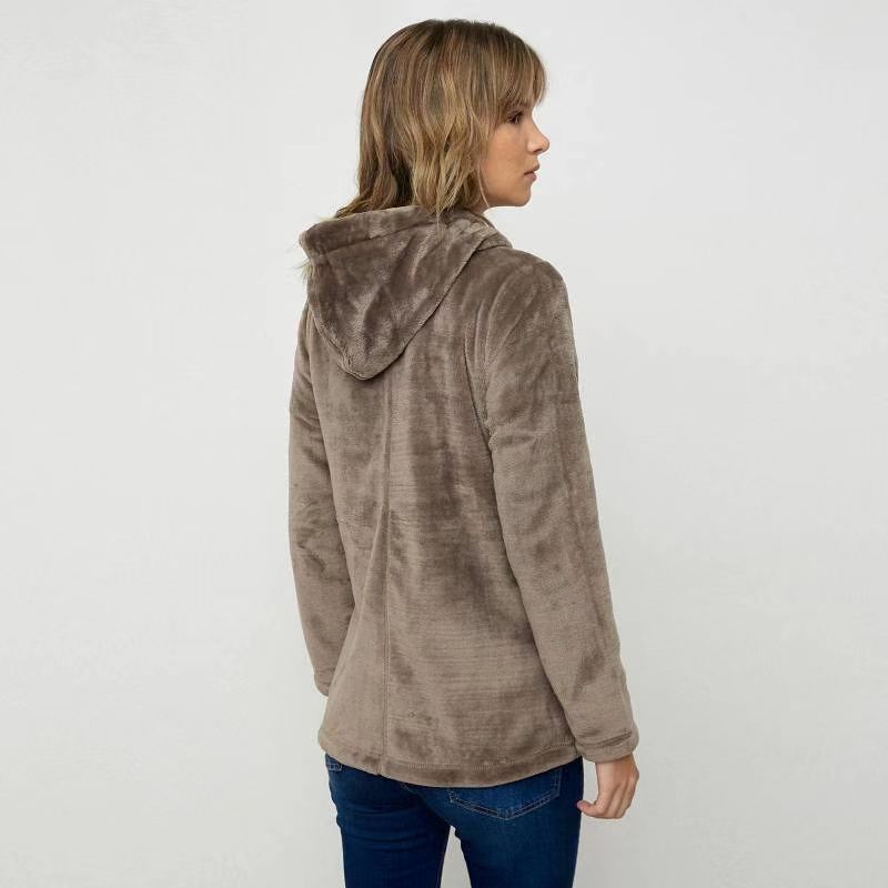 羊羔绒外套：秋冬风尚与实用性的完美融合