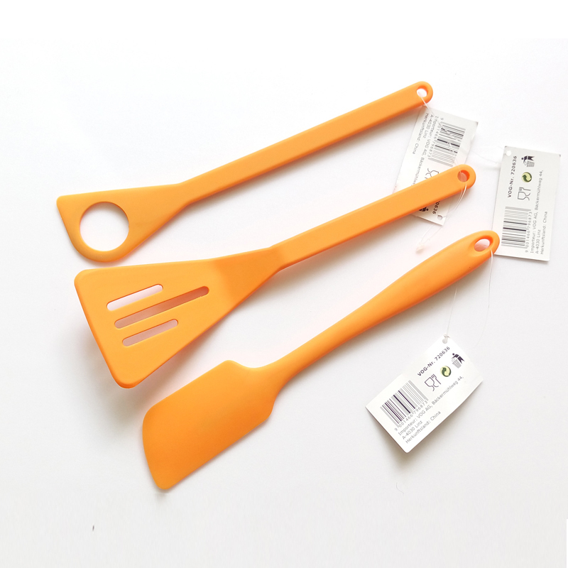 Foreign trade baking tool integrated silicone cake scraper spatula cream spatula mixer egg beater high temperature resistance