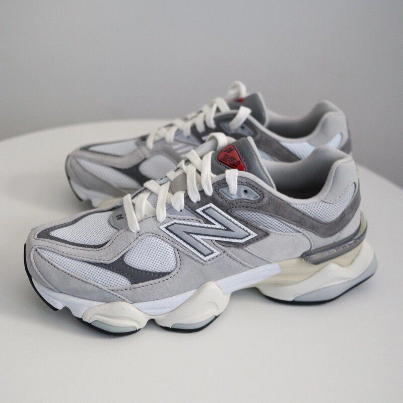 为何『运动鞋』油9060系列男老爹在专柜撤柜却成为奥莱爆款？