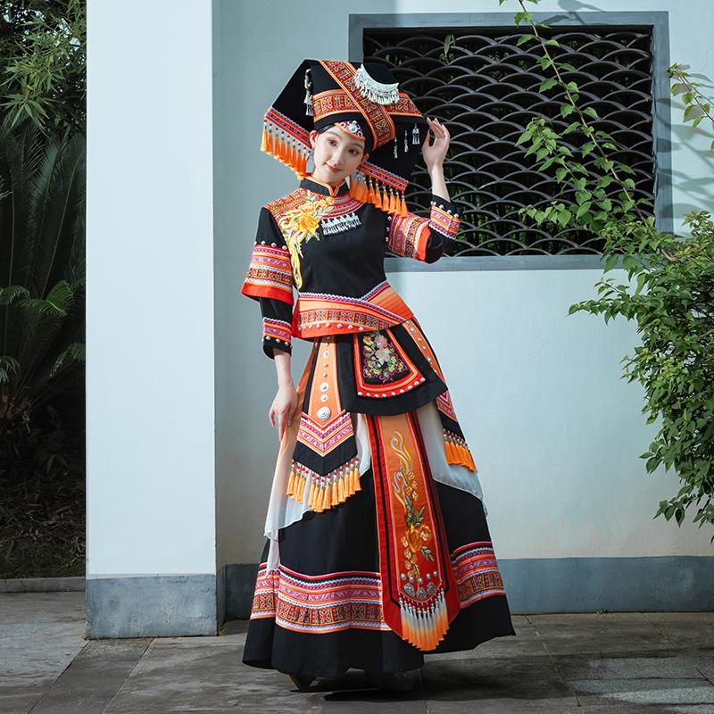 広西チワン族の女性用民族衣装、3月3日の少数民族衣装、大人のロングスカート、刺繍ダンスパフォーマンス