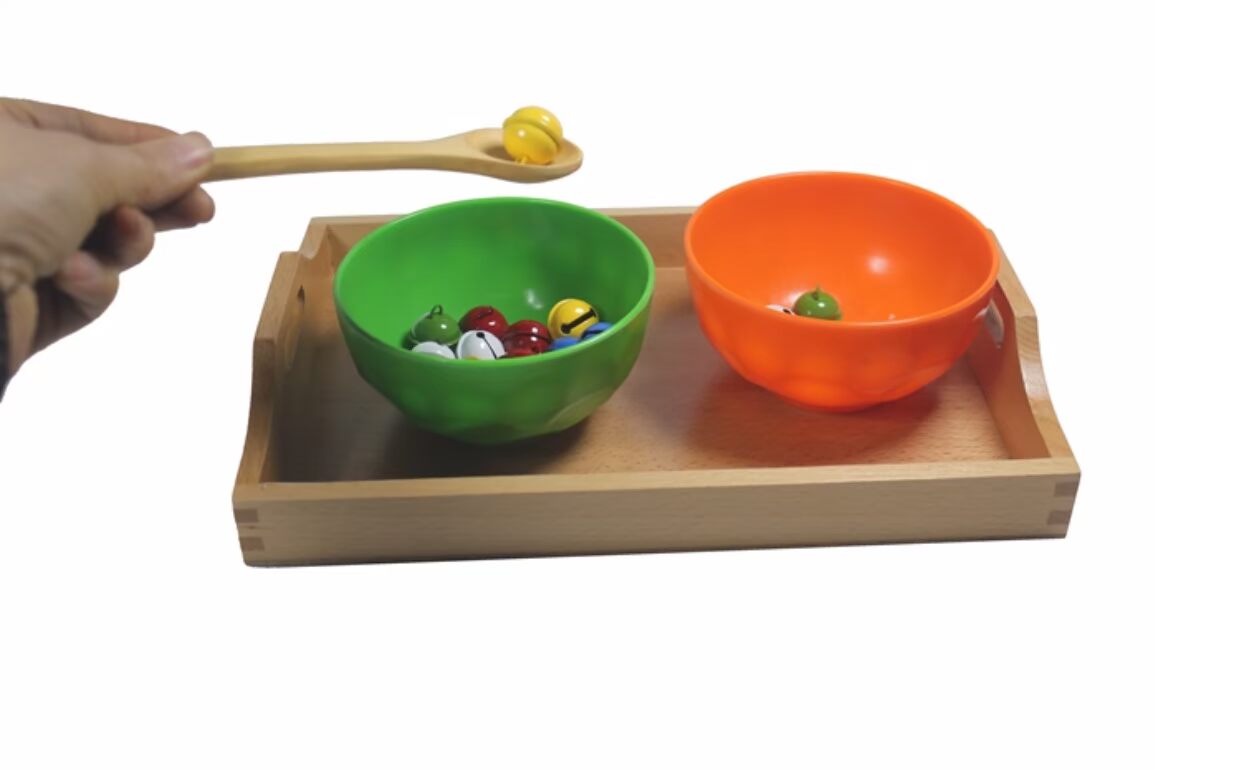 Montessori Montessori 舀 chuông nhỏ màu Montessori dạy hàng ngày hỗ trợ giáo dục sớm đồ chơi giáo dục - Đồ chơi giáo dục sớm / robot xe đồ chơi cho bé