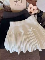 С бантиком, белый