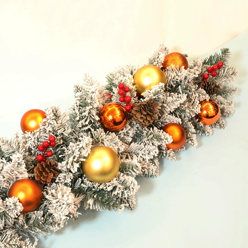 1,8 метра бархатной сосновой иглы.