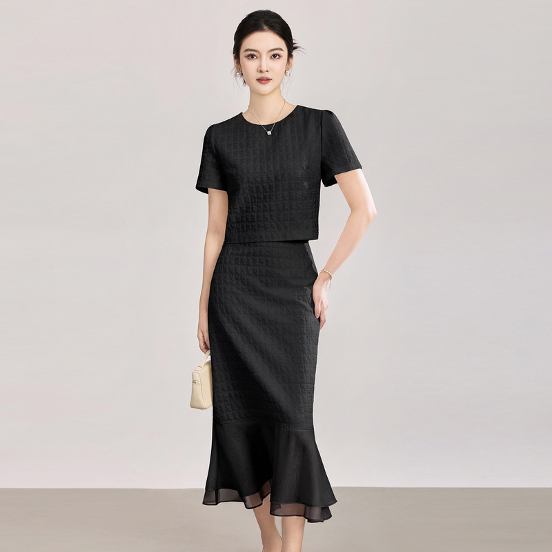Tweed Style Two-Piece Set with Three-Dimensional Bubble Texture Short Top and Fashionable Half Skirt Paired with Organza Set for Women, New for Summer