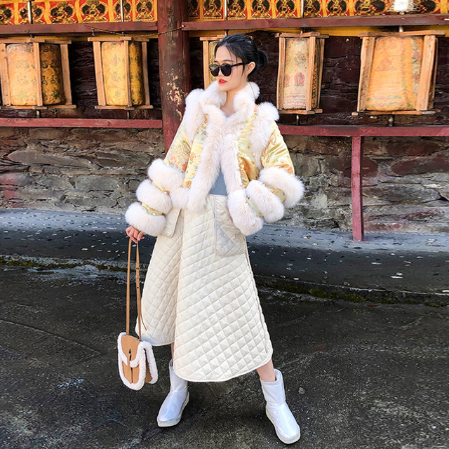 Chinese style palace lady satin fox fur coat women's short style beading heavy industry 2021 autumn and winter new style