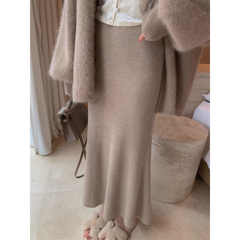 High-End Wool Knitted Fishtail Skirt for Women, Autumn and Winter Elegant High-Waisted A-Line Hip-Hugging Skirt, Soft and Fluffy Woolen Half-Length Skirt