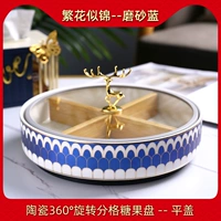 Цветок выглядит как крышка с кустарникой с синими планками