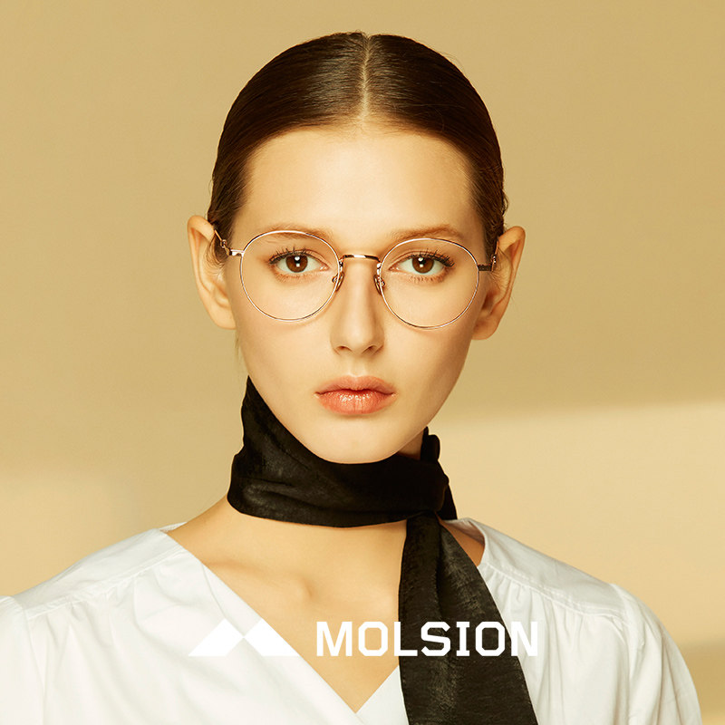 Christina ricci hairy armpits