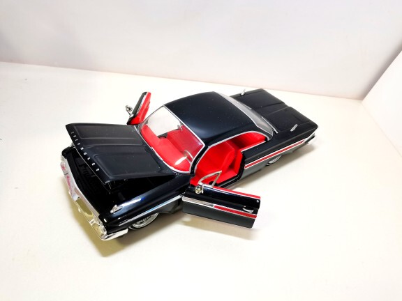 Jada 1:24 Chevrolet Impala 1961 Chevy Impala Alloy Classic Car Model