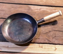 Blacksmith hand-forged small pan pure hand-made iron pan bottom small pan Wooden handlebar flat Yan Bingxu