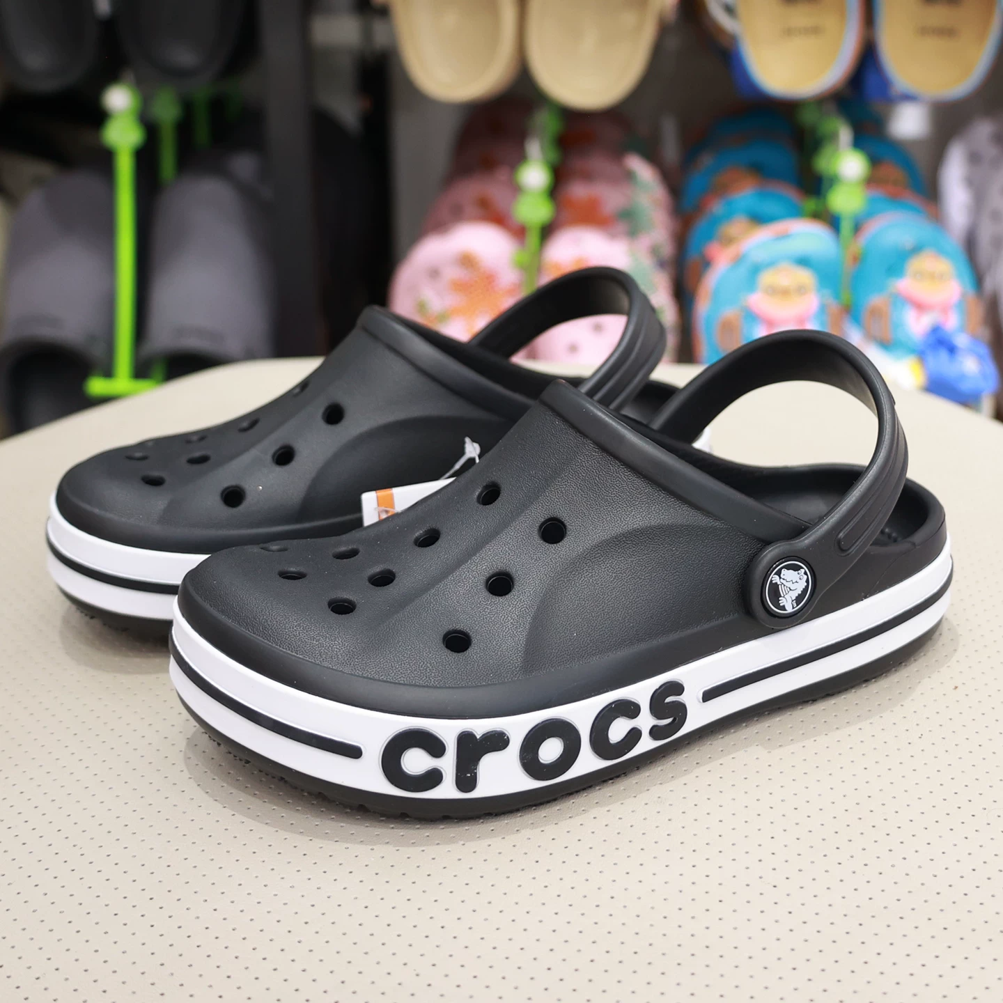 Crocs, летние шлепанцы на берег для мужчин и женщин
