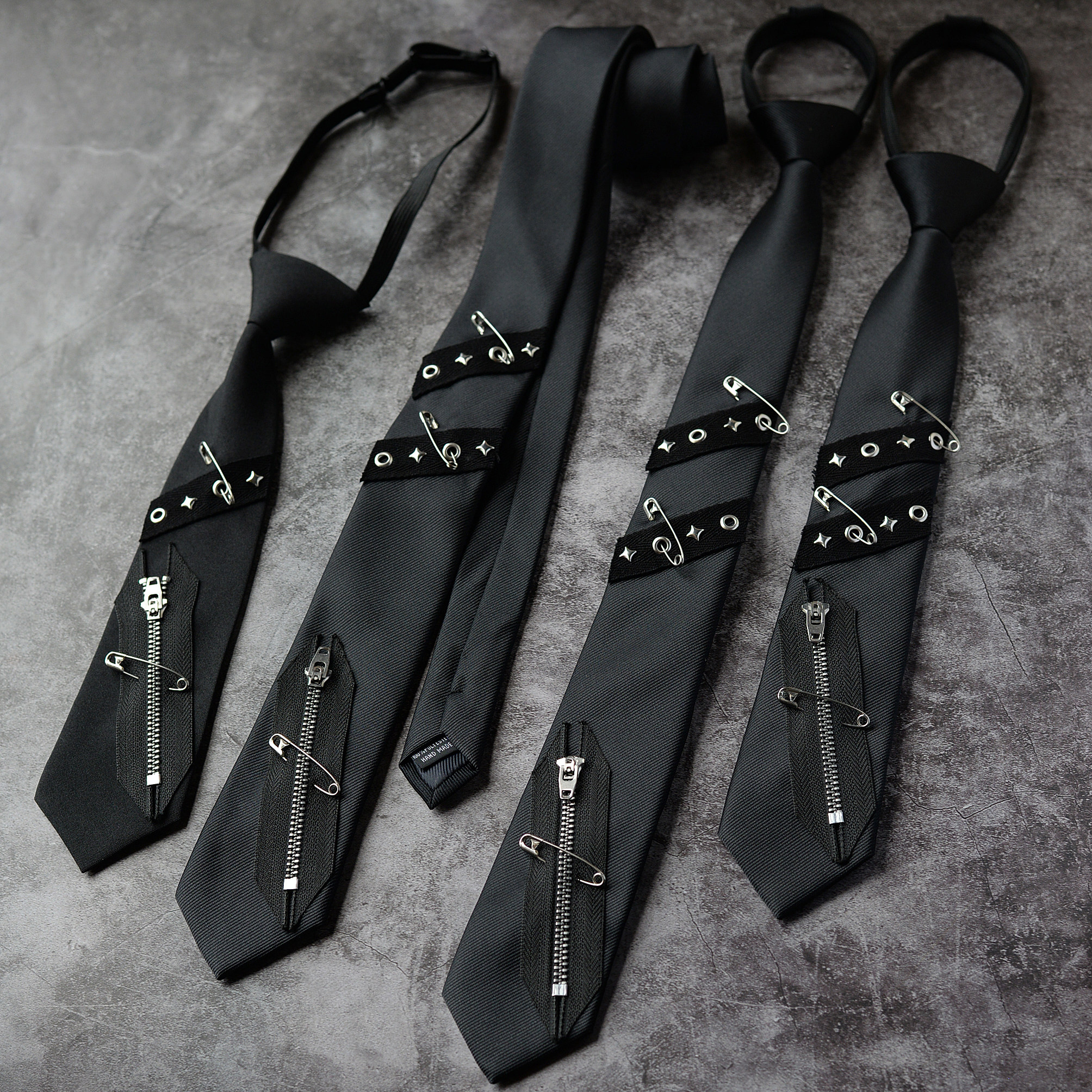 Dark-style zipper-decorated tie for men and women, black punk style, niche, cool, trendy, elegant and fashionable.