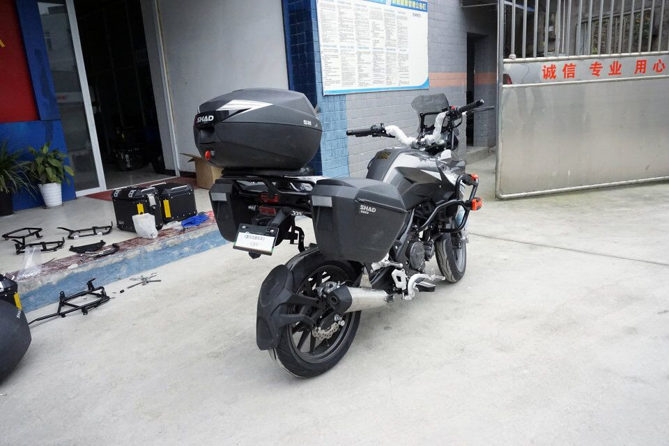 Áp dụng cho hộp bên Benelli TRK251 SID - Xe gắn máy phía sau hộp hộp để đồ xe máy