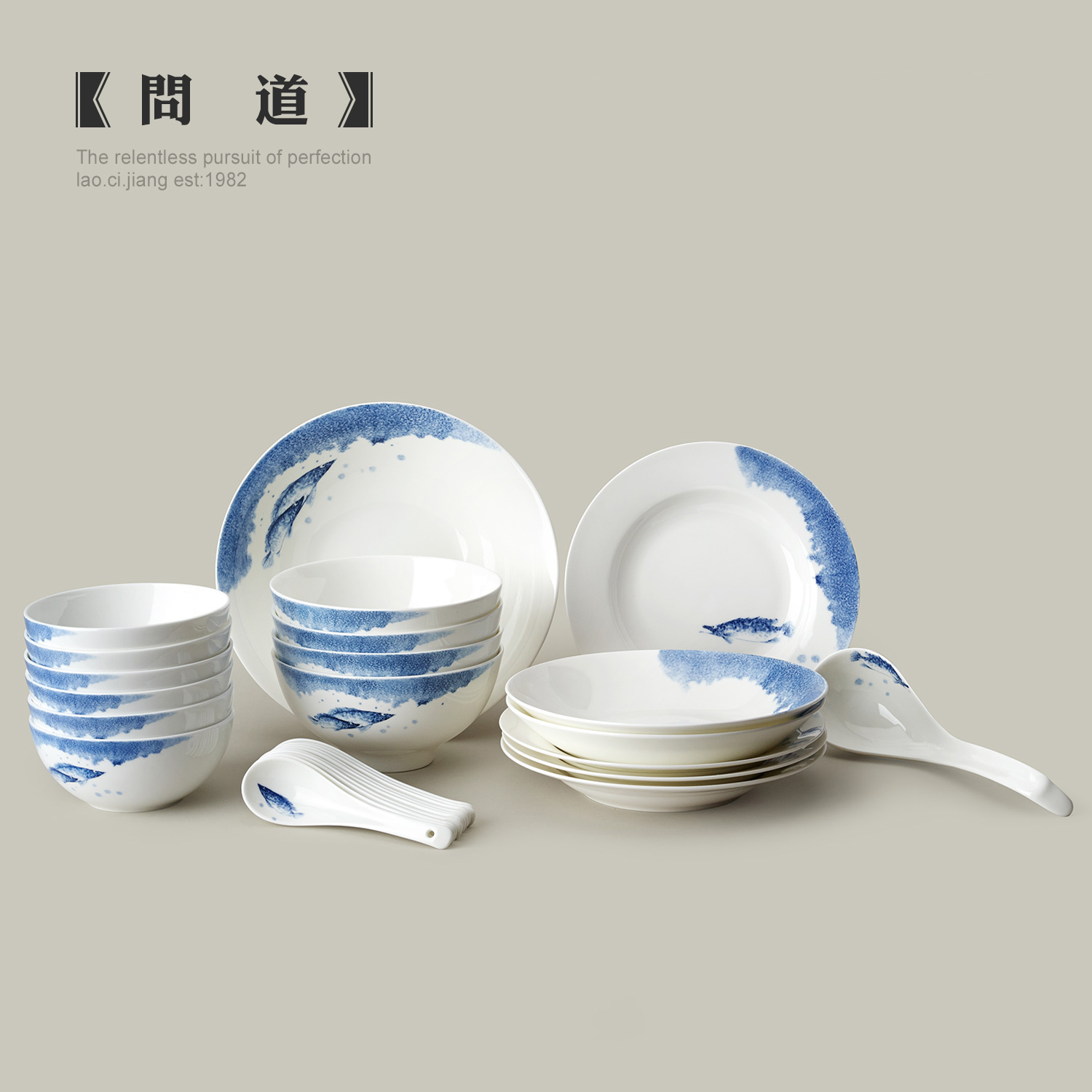Old porcelain artisan ipads porcelain tableware suit household glair of blue and white porcelain bowl suit mandarin fish dishes dishes freehand brushwork in traditional Chinese
