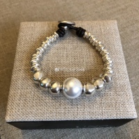 UNOde50 Simple handmade hammered pattern silver-plated beaded pearl bracelet