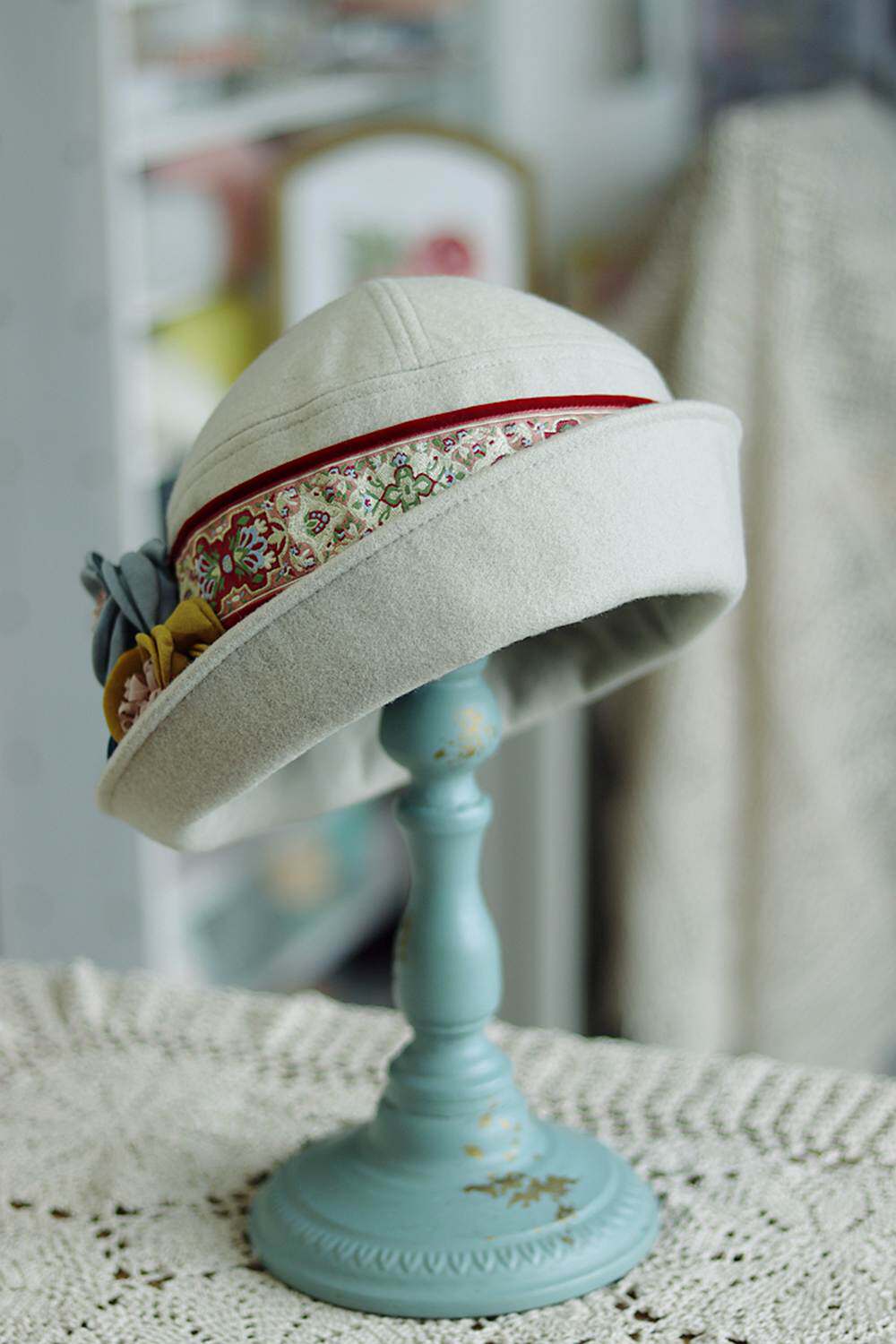 ヴィンテージ 1920 年代の花柄クローシュ ハット - ショップ