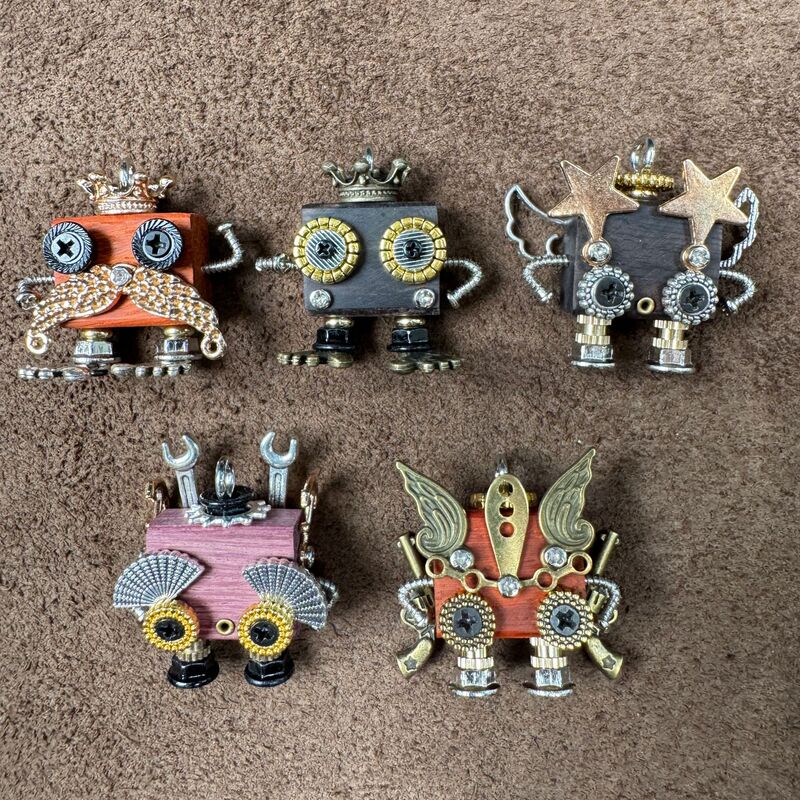 Punk Robot Necklace Pendant Handmade Trendy Keychain Steam Gear Design Pendant for Men and Women Punk Robot Necklace Pendant Handmade Trendy Keychain Steam Gear Design Pendant for Men and Women