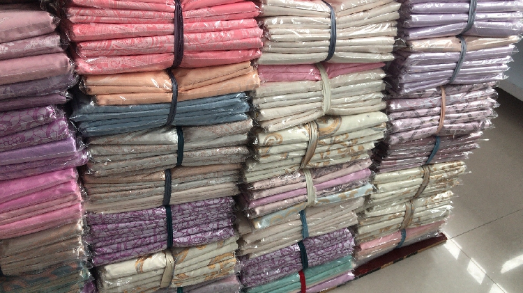 Rõ ràng hàng tồn kho hàng giả lớp jacquard quilt bao gồm