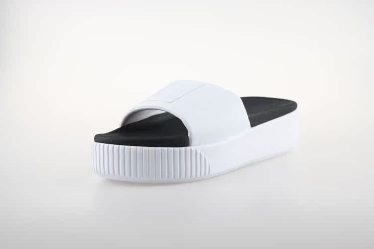 Nền tảng Puma / Puma Giày đế bệt màu đen và trắng của phụ nữ Giày dép giản dị 366121-01 / 04 - Dép thể thao dép louis vuitton