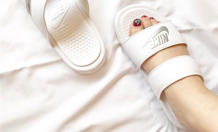 Nike BENASSI DUO ULTRA SLIDE Đôi dây đeo Ninja Đôi dép 819717-010 / 100 - Dép thể thao dép lốp