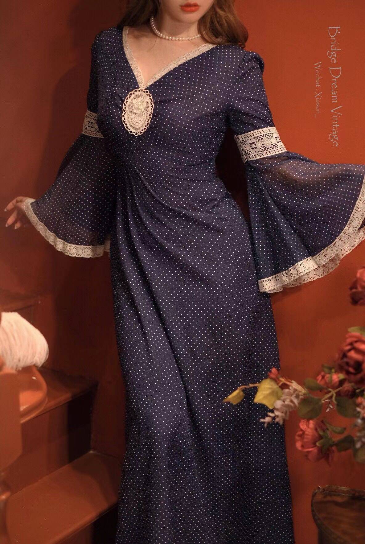 The Sleeping in Venus Sold 1970S Painted With Relief Embroidered Umbrella Handle Sleeves Navy Blue Polo Dot long skirt-Taobao