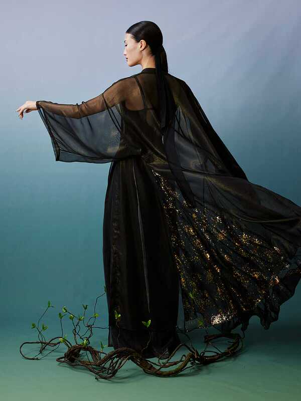 Wyz Stylish Gold-Embellished Sheer Veil with an Elegant Ancient Style