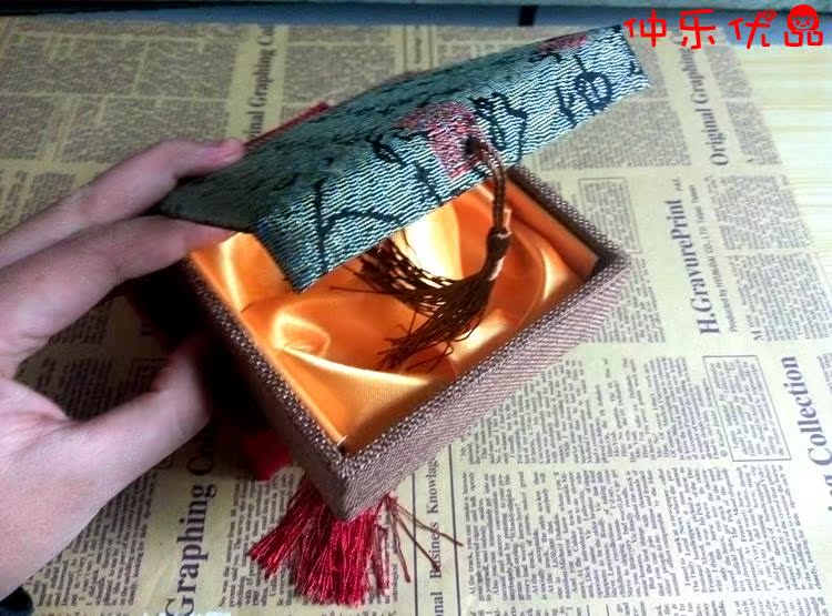 Vòng tay hạt cao cấp wenwan thổ cẩm quà tặng đồ trang sức vòng đeo tay bao bì hộp hộp trang sức hộp quà tặng tua - Vòng đeo tay Cuff vòng tay tỳ hưu