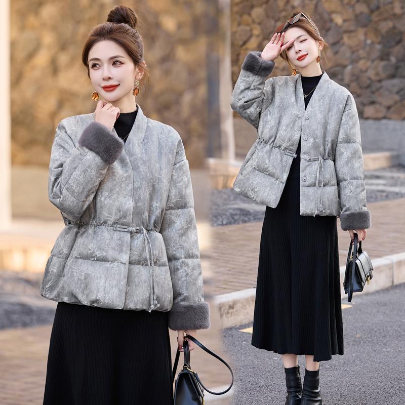 New Chinese-Style National Fashion Short down Jacket for Women, 2024 Winter New High-End Small-Sized Waist-Cinching Retro Buttoned Coat