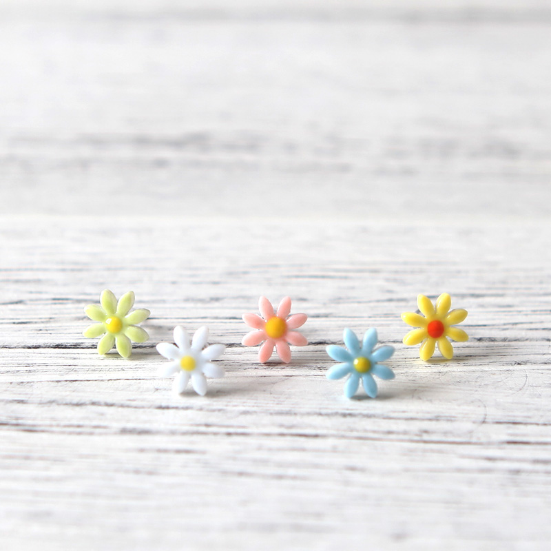 QingGe little Daisy ceramic fresh Daisy earrings, Japan and South Chesapeake version of female temperament earrings ideas lay in hand supply of goods