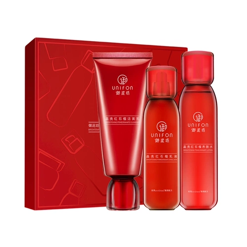 Молочко, увлажняющий крем, осветляющий набор для ухода за кожей